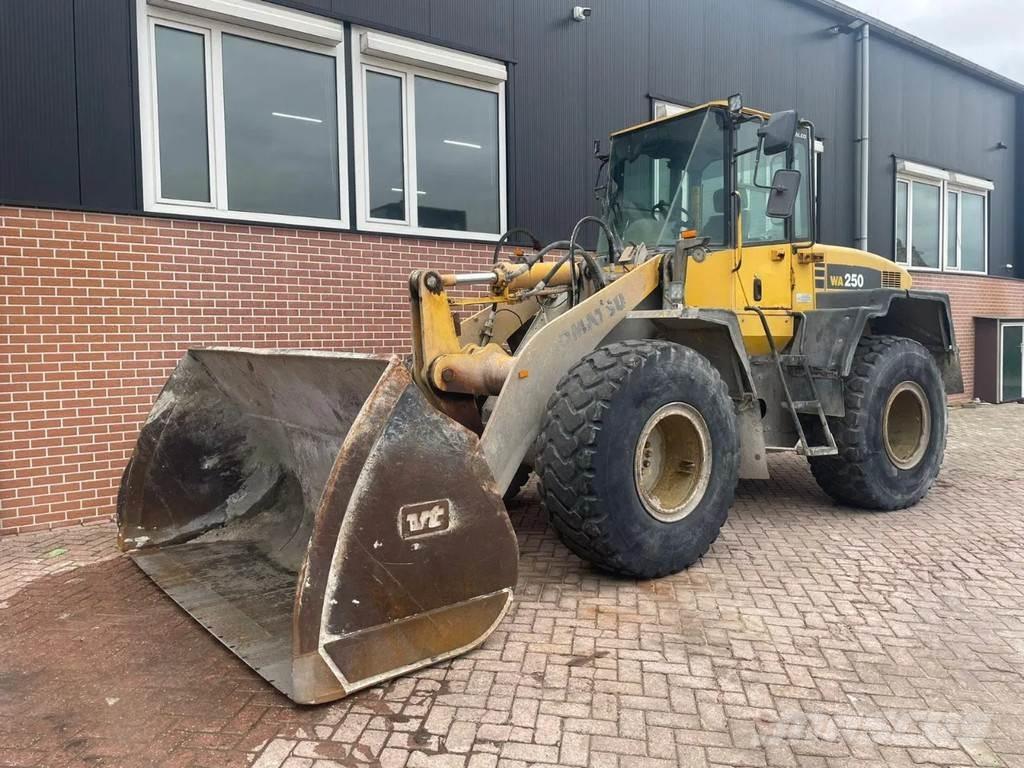 Komatsu WA250-5 Utovarivači na točkove