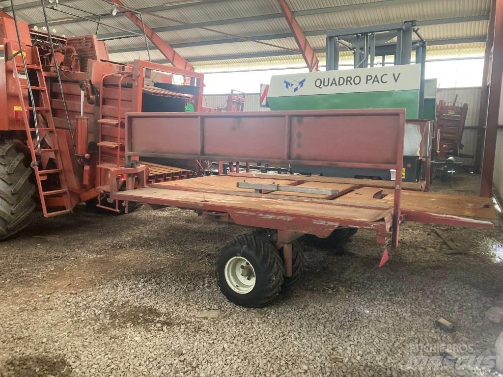 Hesston 4900 Prese/balirke za četvrtaste bale