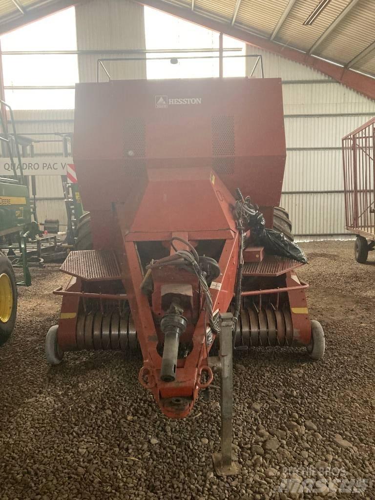 Hesston 4900 Prese/balirke za četvrtaste bale