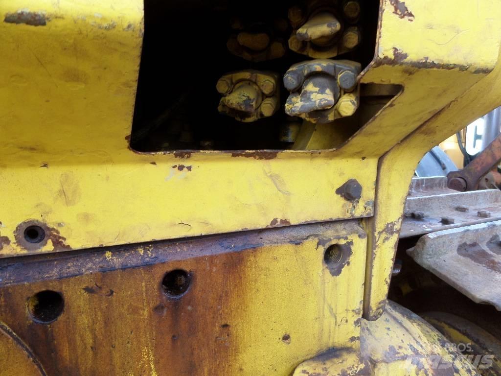 Komatsu D85P-21 Buldožeri guseničari