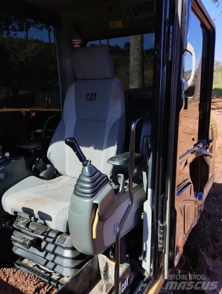 CAT 320D2 Bageri guseničari