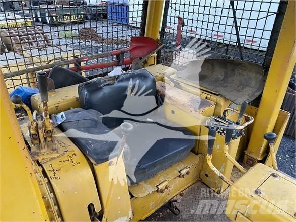 Komatsu D65E-6 Buldožeri guseničari