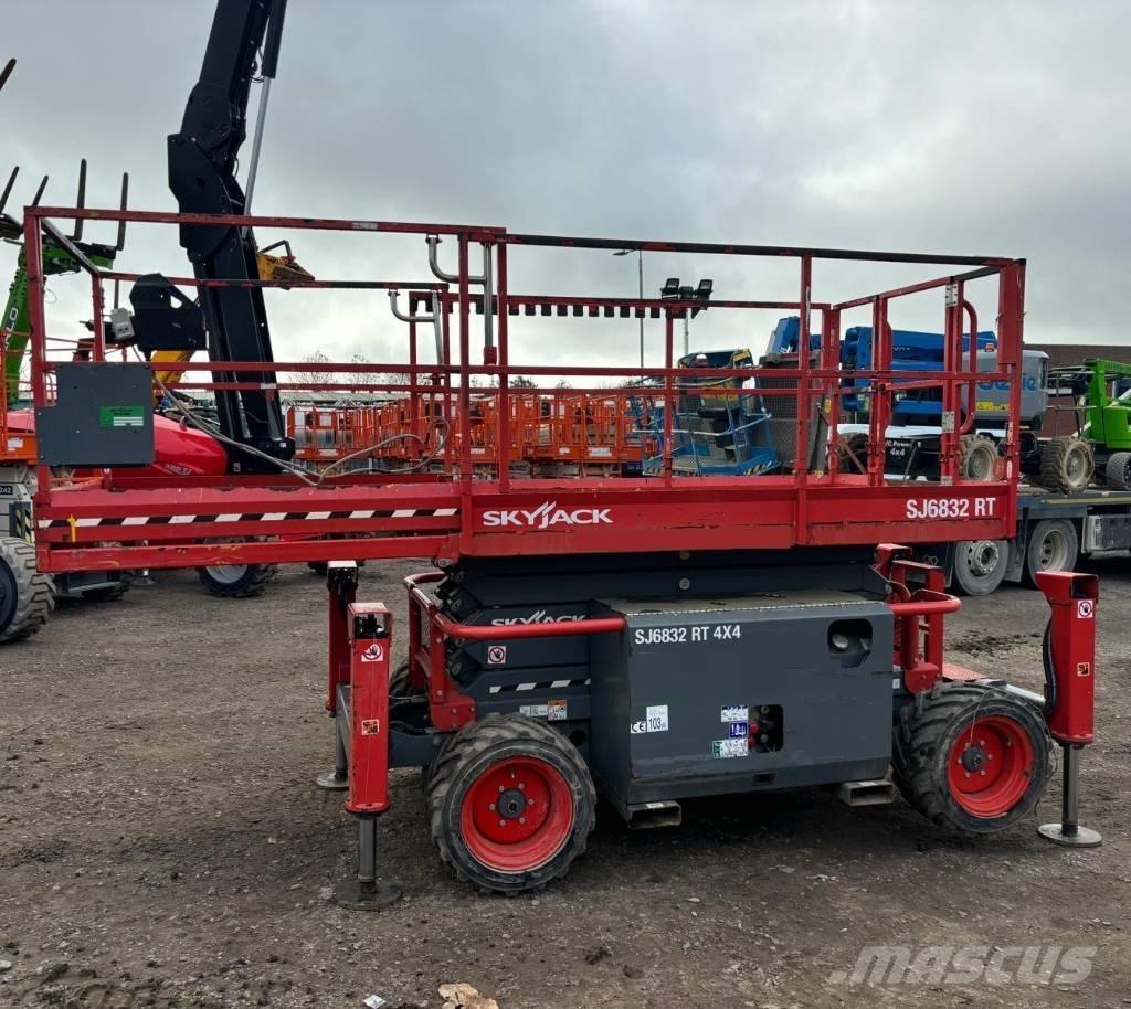SkyJack SJ 6832 RT Makazaste platforme