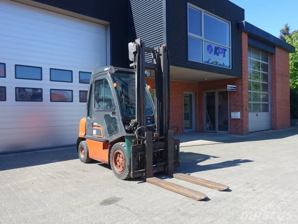 Nissan FGD 02A30Q Dizelski viljuškari