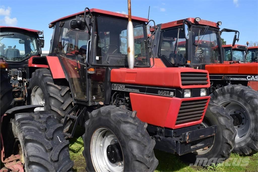Case IH 844 XLN Traktori