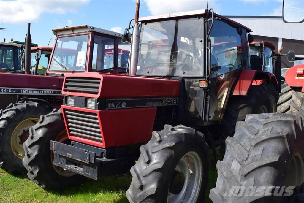 Case IH 844 XLN Traktori