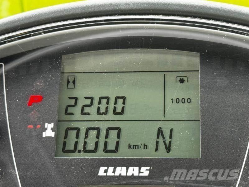 CLAAS AXION 870 Traktori