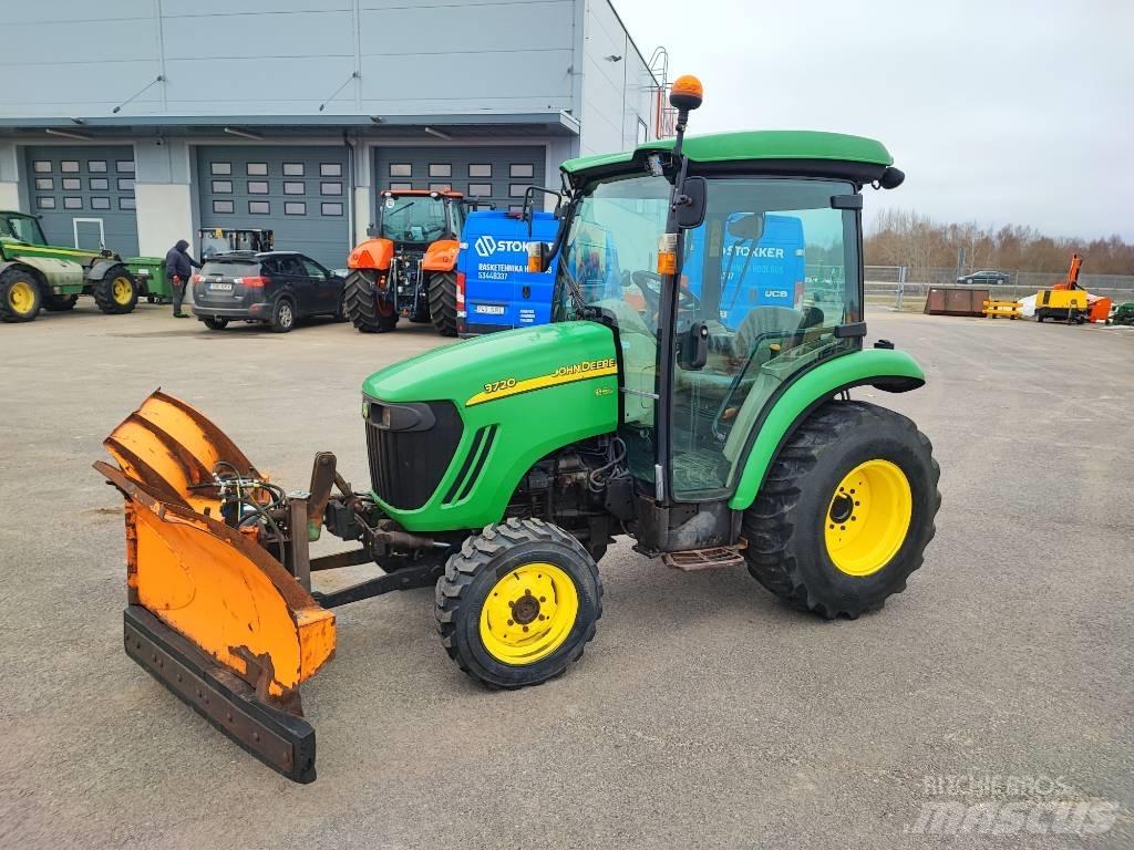 John Deere 3720 Manji traktori