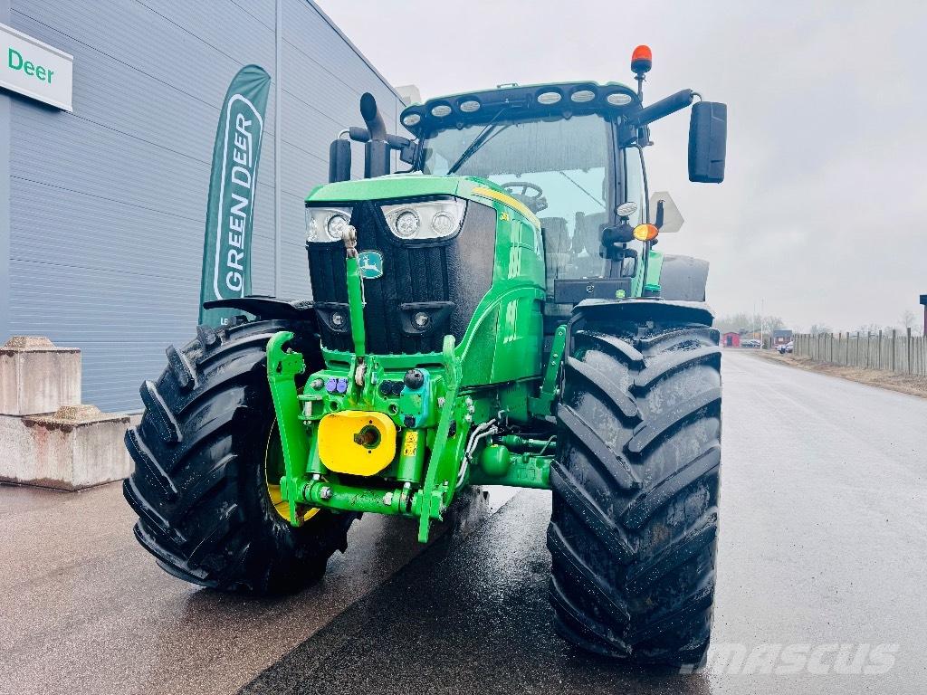 John Deere 6215 R Traktori