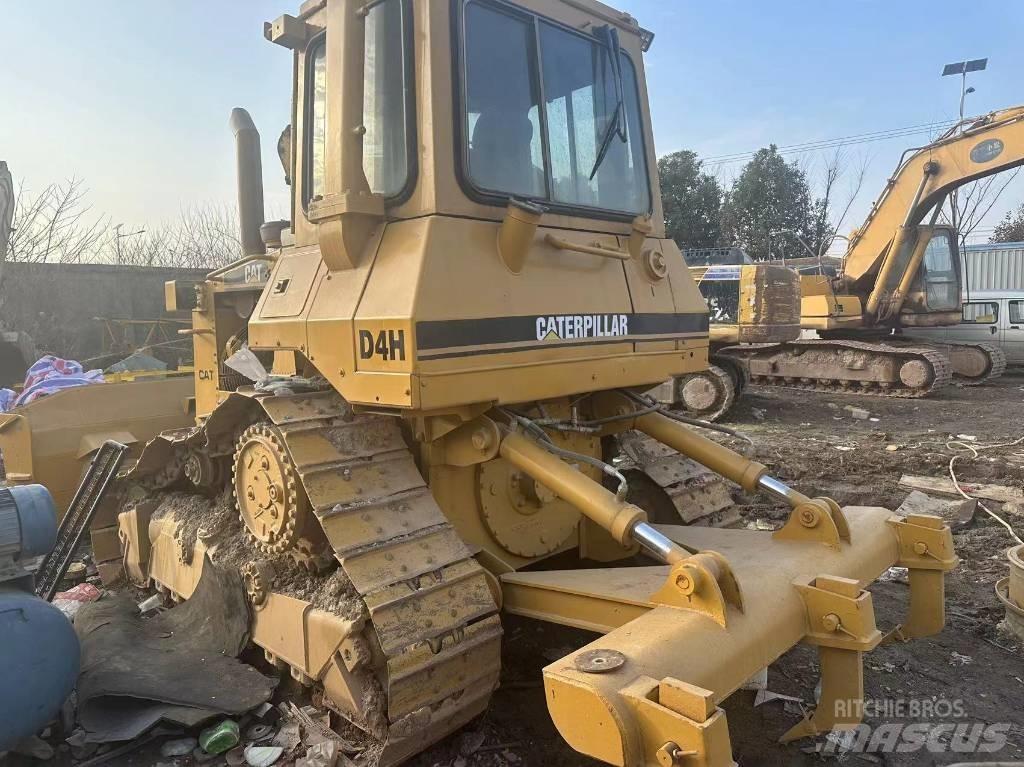 CAT D4H Buldožeri guseničari