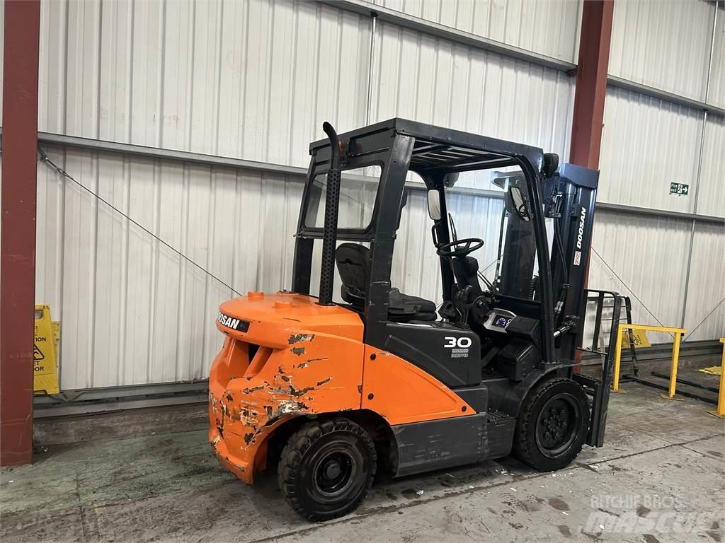 Doosan D30S-5 Dizelski viljuškari