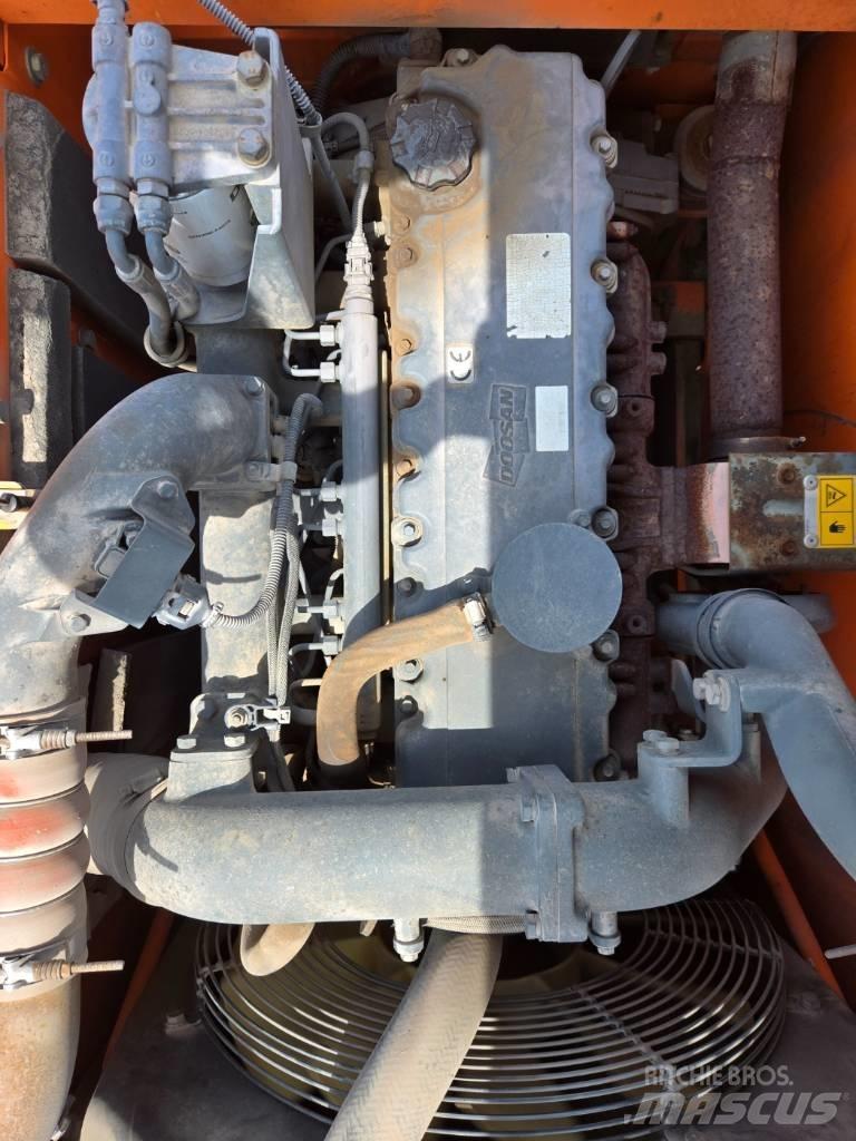 Doosan DX 220 LCA Bageri guseničari