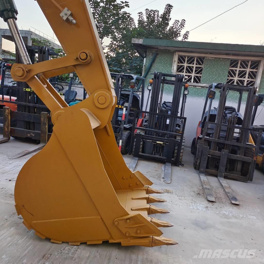 CAT 330 D 2 L Bageri guseničari