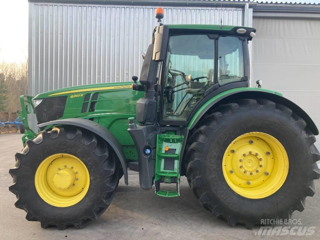 John Deere 6250 R Traktori