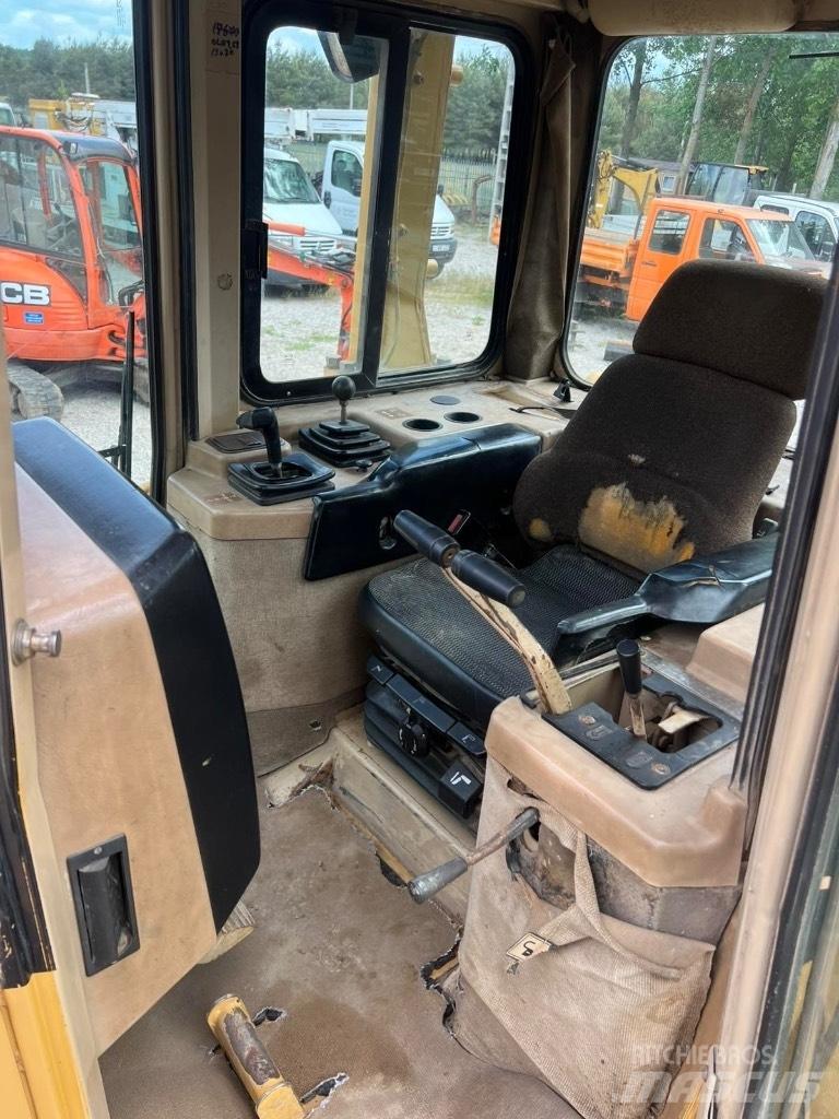 CAT D 6 M Buldožeri guseničari