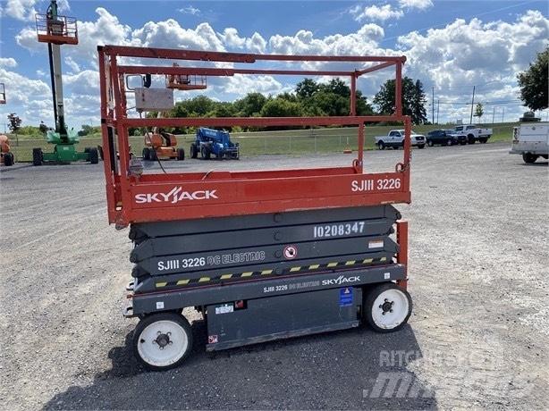 SkyJack SJ III 3226 Makazaste platforme