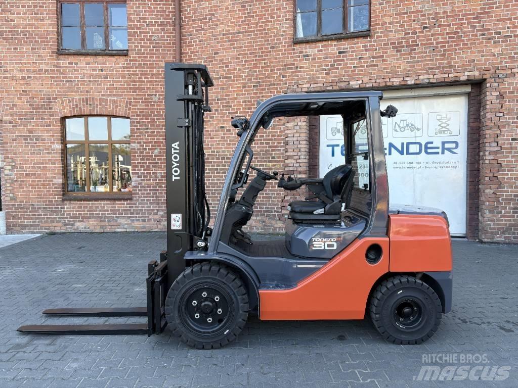 Toyota 06-8FDF30 Dizelski viljuškari
