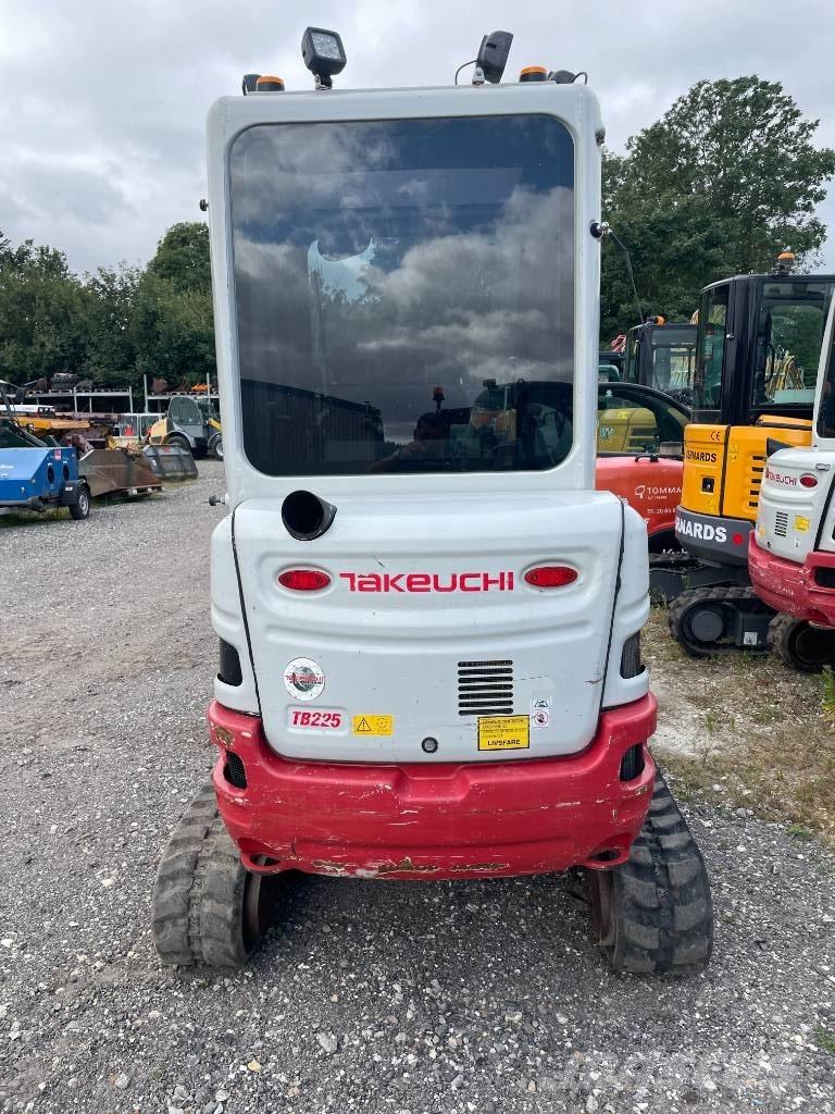 Takeuchi TB 225 Mini bageri < 7t