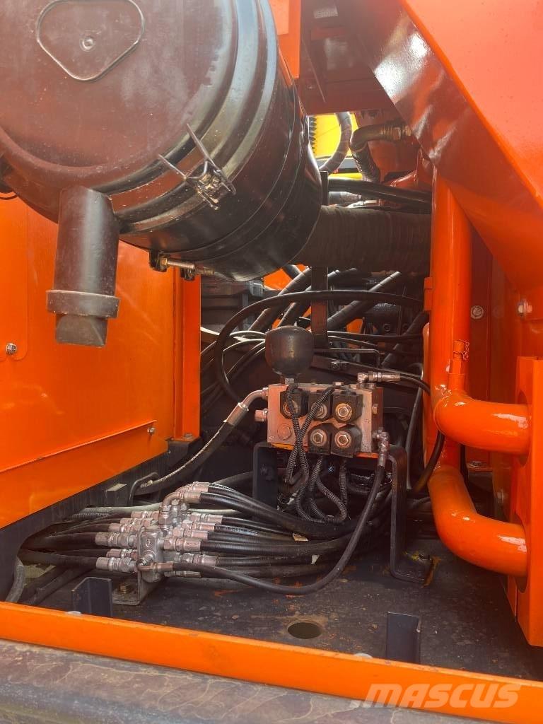 Doosan DX 300 Bageri guseničari