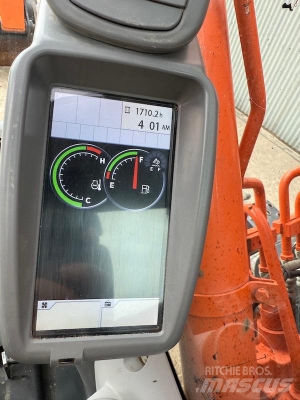 Hitachi ZX 135 US-6 Bageri guseničari
