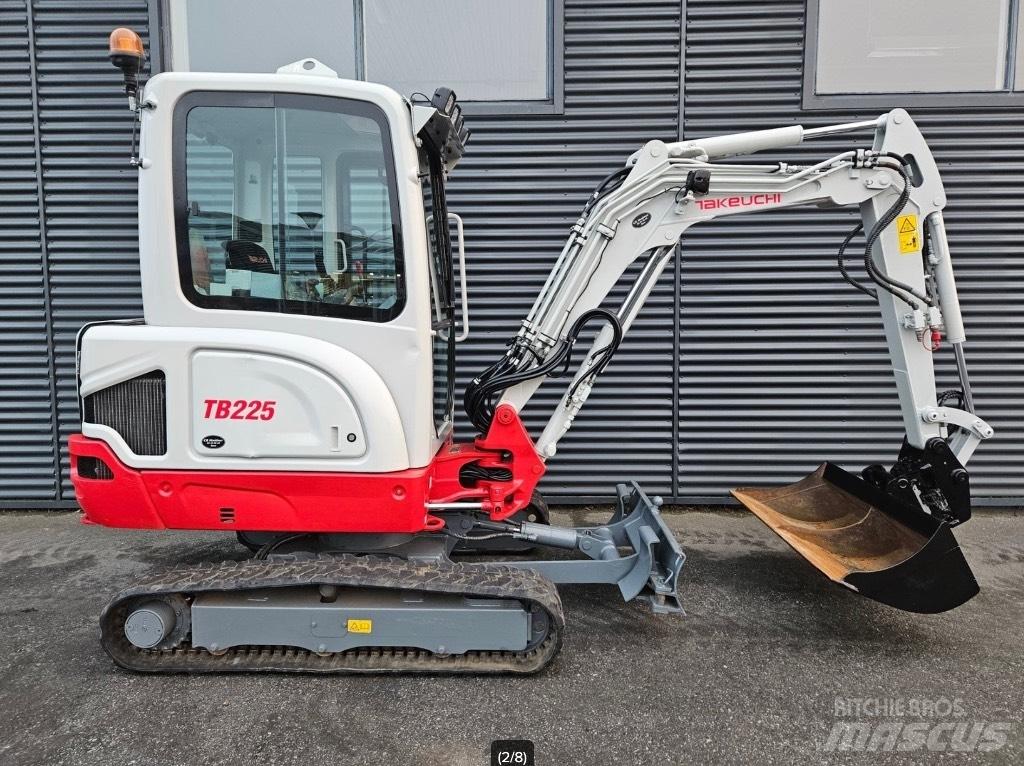Takeuchi TB 225 Mini bageri < 7t