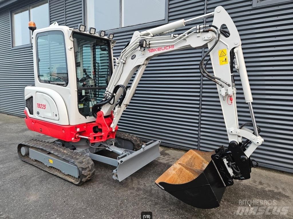 Takeuchi TB 225 Mini bageri < 7t