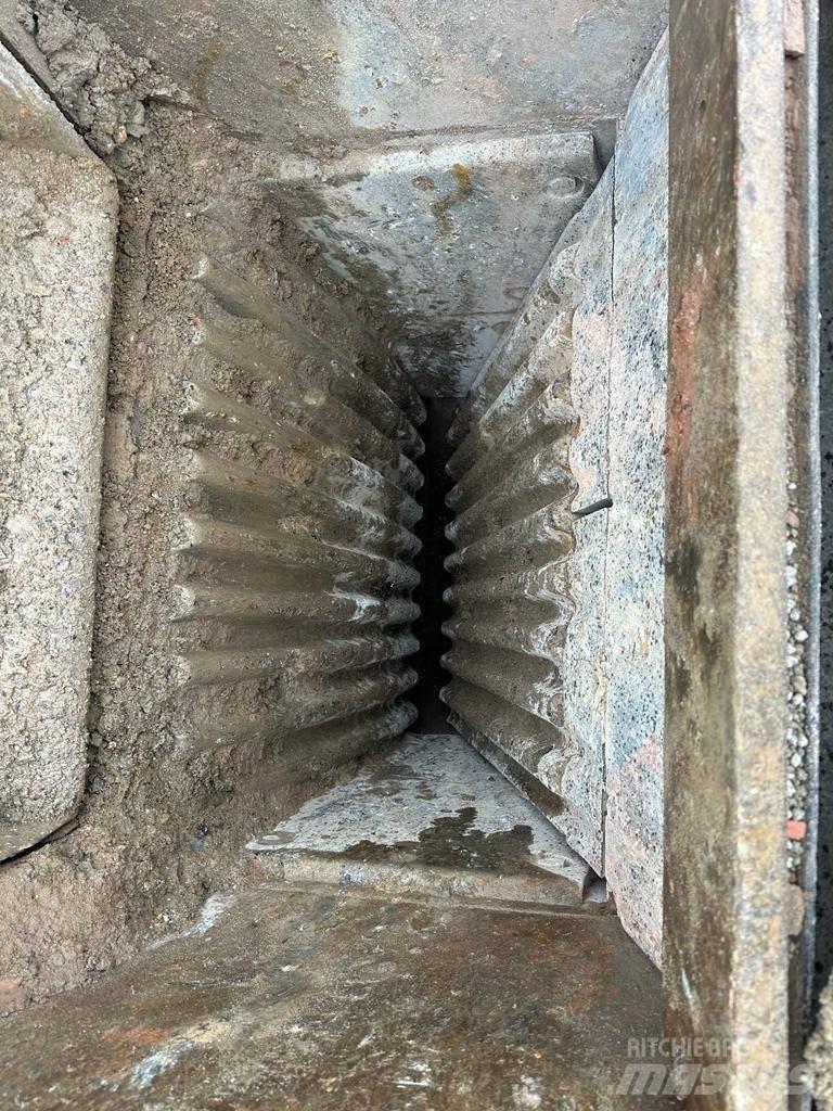 Sandvik QJ 241 Mobilne drobilice