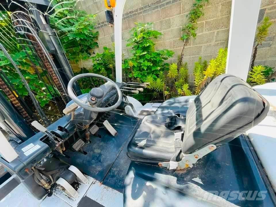 TCM FD100Z8 Dizelski viljuškari