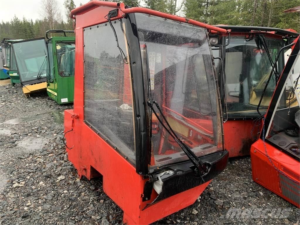 Komatsu 901TX Kabine i unutrašnjost