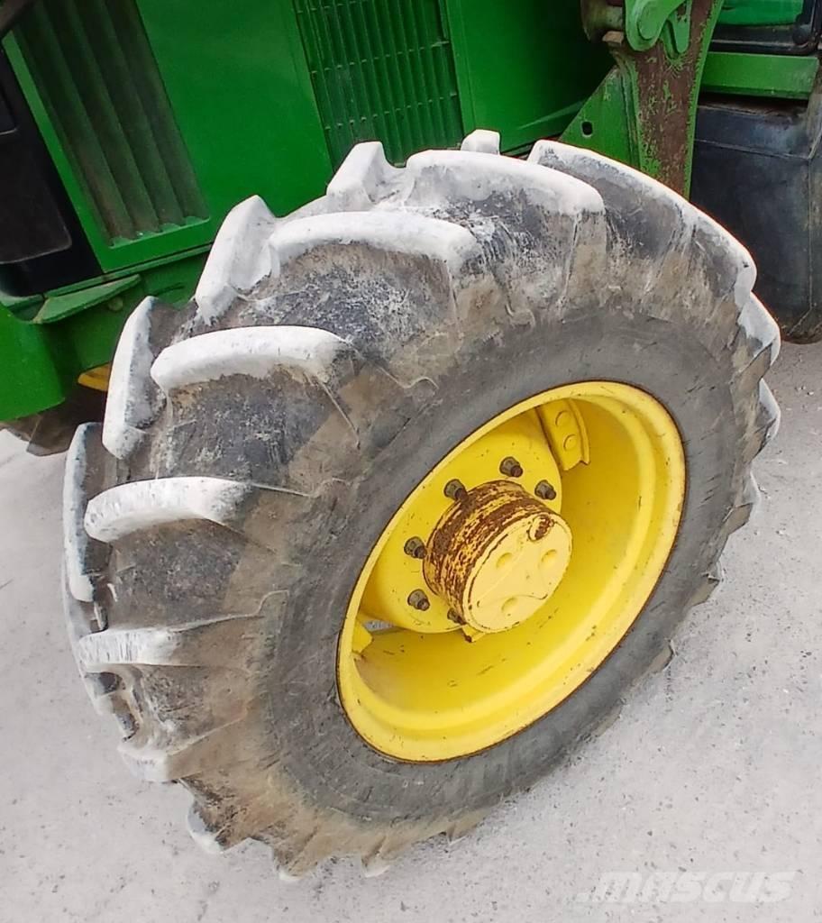 John Deere 6110 Traktori
