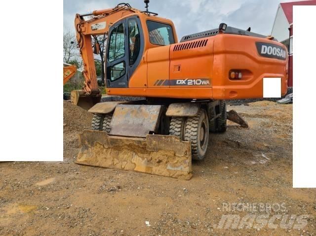 Doosan DX 210 W Bageri točkaši