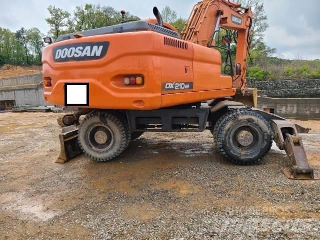 Doosan DX 210 W Bageri točkaši