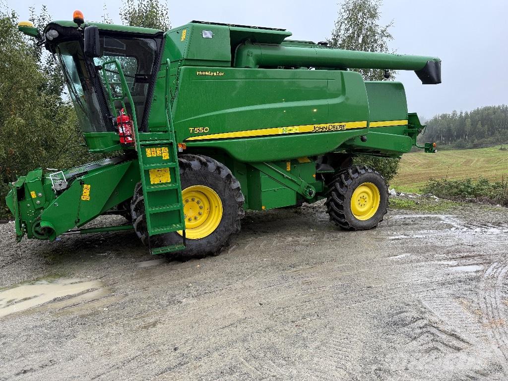 John Deere T550 Kombajni