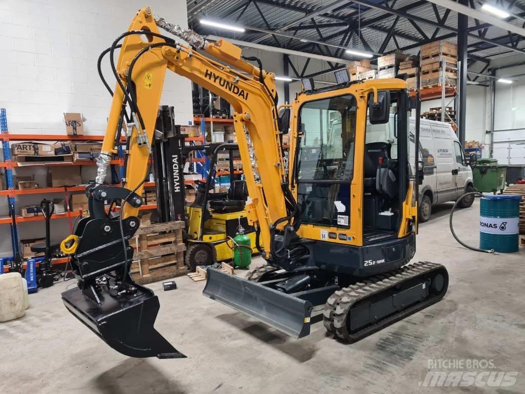 Hyundai R25-9AK Mini bageri < 7t