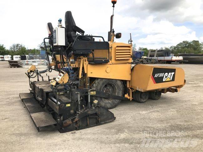 CAT AP 300 Asfaltni finišeri