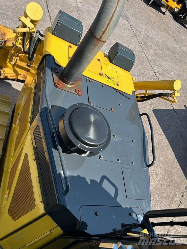 Komatsu D 65 PX-18 Buldožeri guseničari