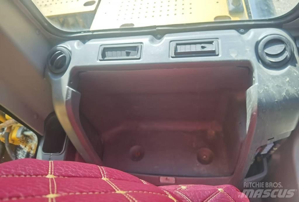 CAT 320d2 Bageri guseničari