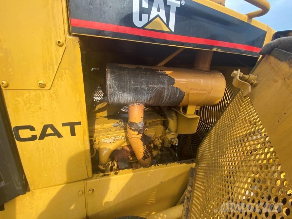 CAT D6R Buldožeri guseničari