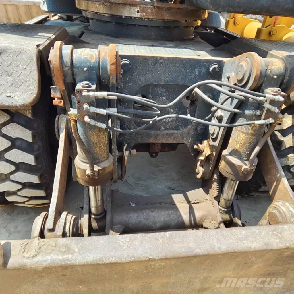 Hyundai R210W-9 Bageri točkaši