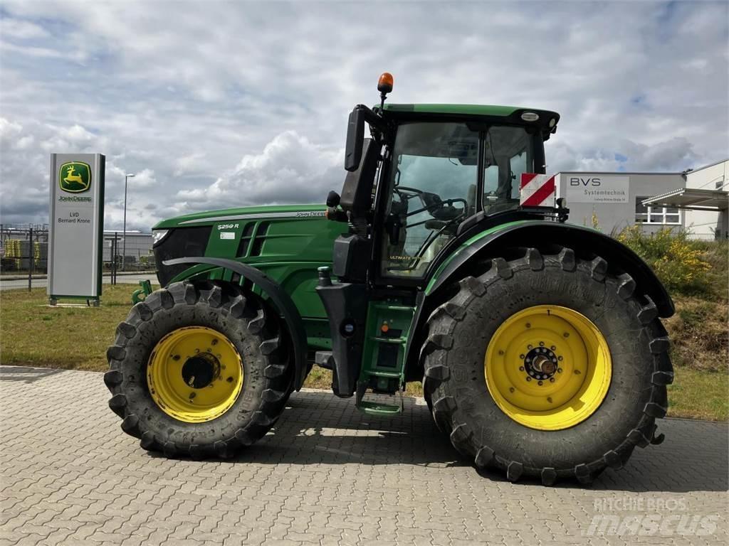 John Deere 6250R Traktori