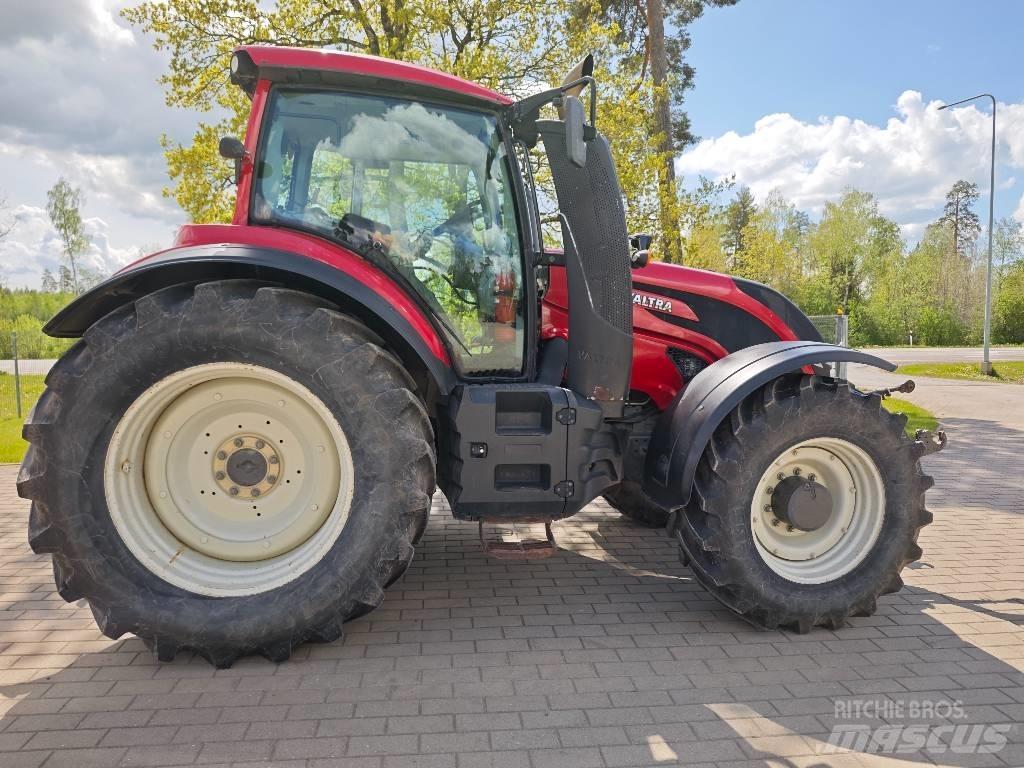 Valtra T 214 D Traktori