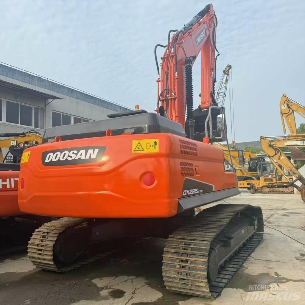 Doosan DX225LC-9C Midi bageri 7t – 12t