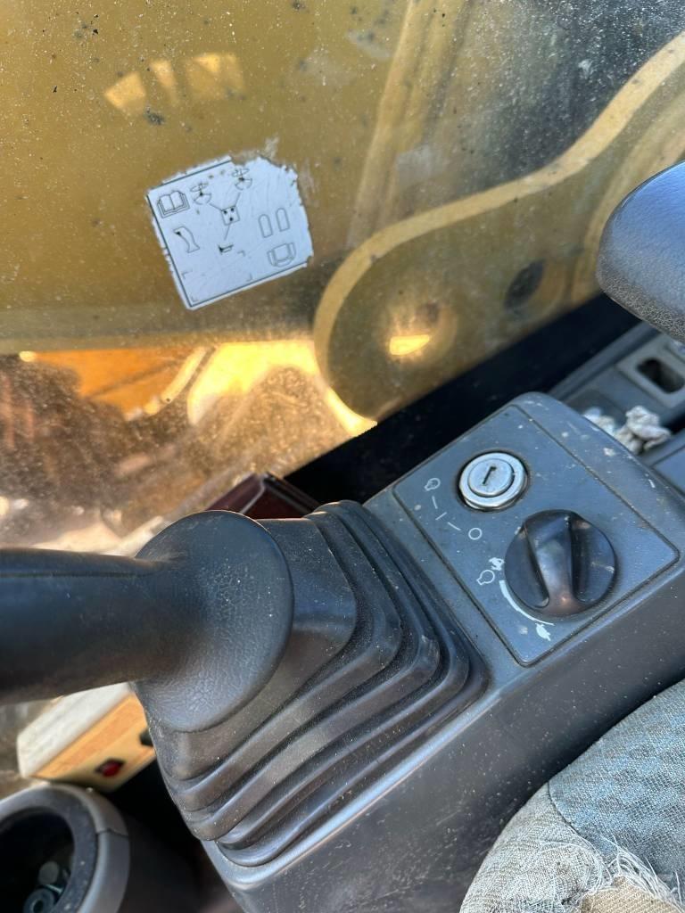 CAT 325DL Bageri guseničari