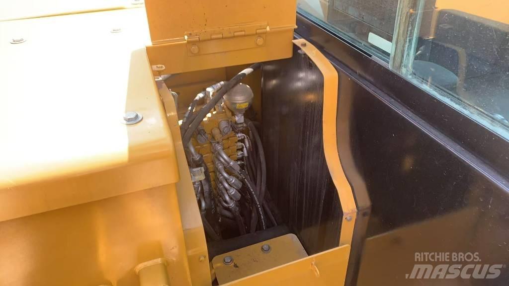 CAT 306E2 Bageri guseničari