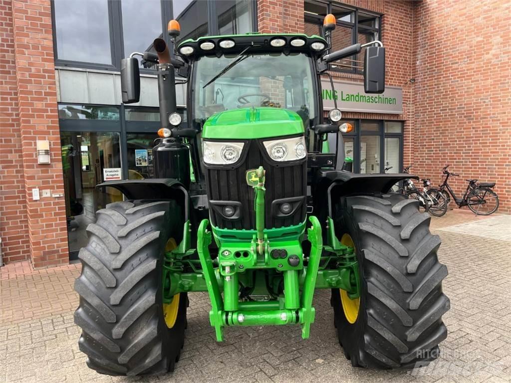 John Deere 6215R Traktori