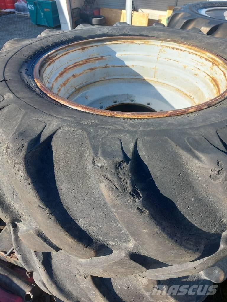 Komatsu 901 Gume, točkovi i felne