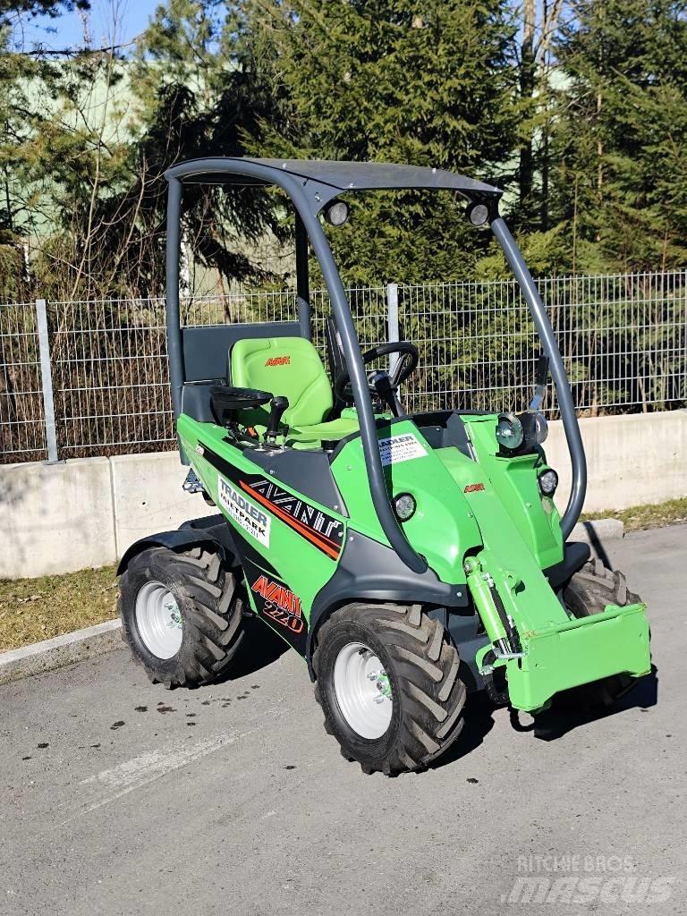 Avant 220 Višenamenski utovarivači