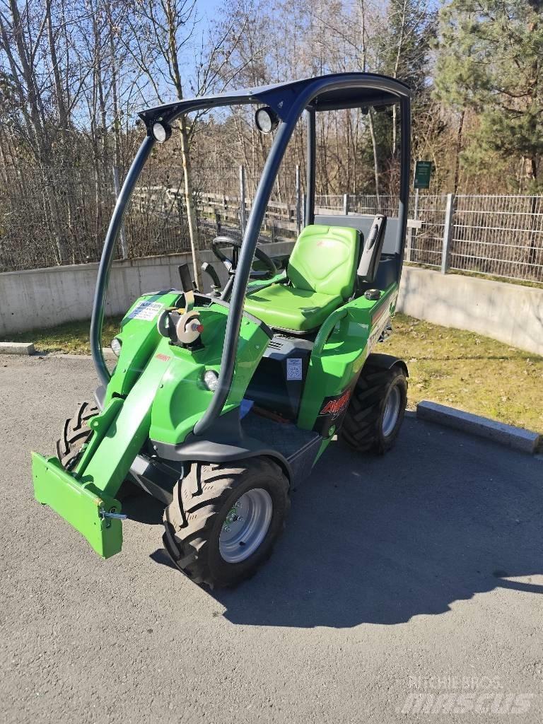 Avant 220 Višenamenski utovarivači