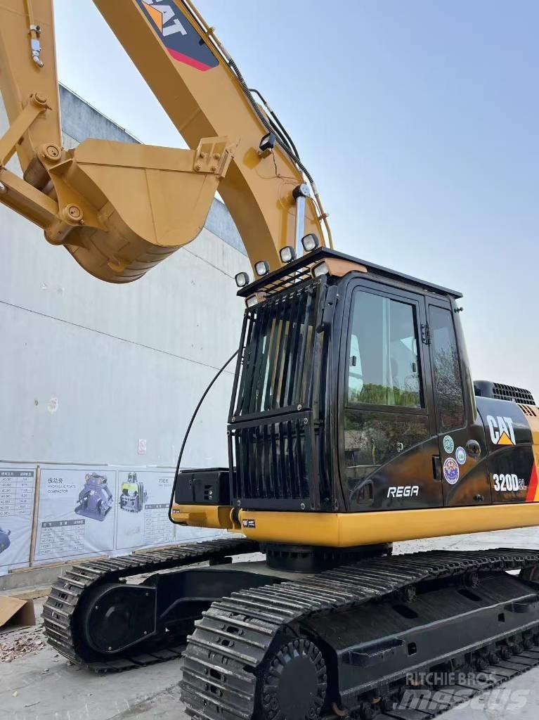 CATERPILLR 320d2 Midi bageri 7t – 12t