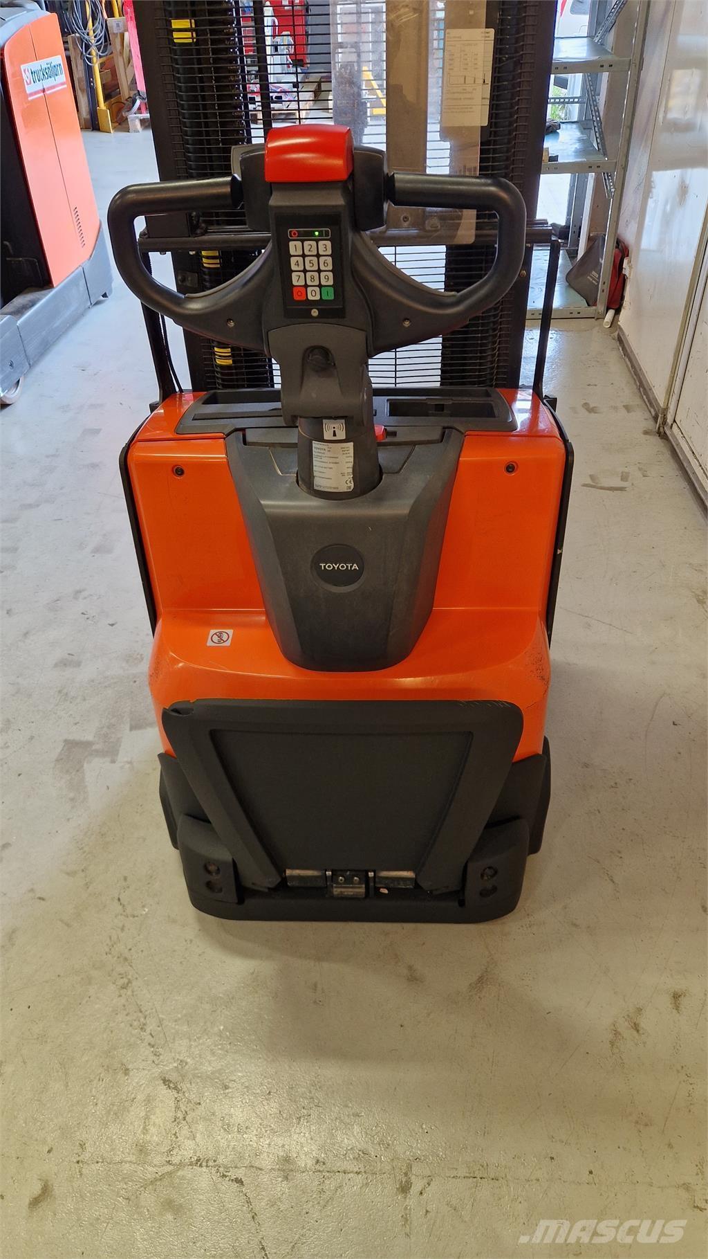 Toyota SWE140L Samopogonski ručni viljuškari